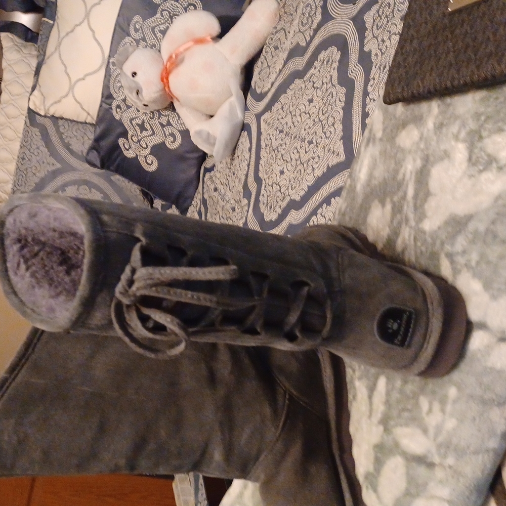 Boots - Picture 2 of 3